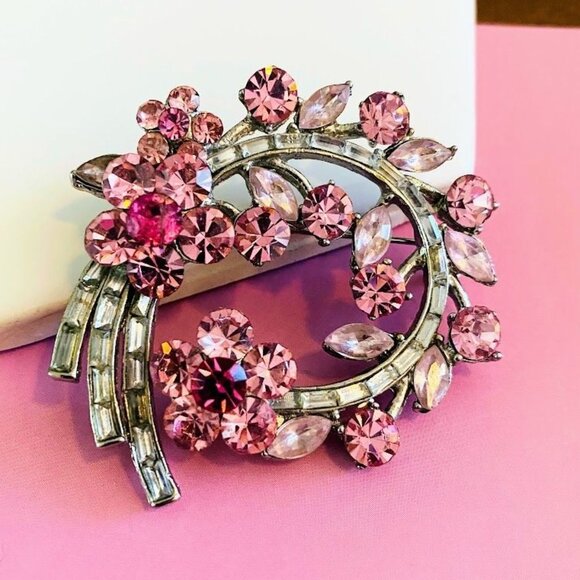 Vintage Jewelry - Vintage Crystal Floral Wreath Spray Silver Tone Brooch Pin
